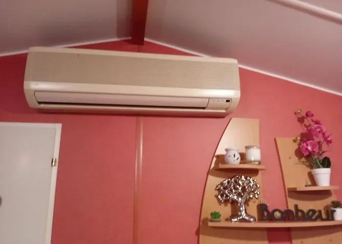 Roupillon A Janet Сasa de vacaciones *